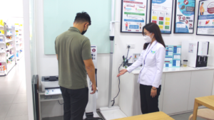 Pharmacist showing customers the InBody machine