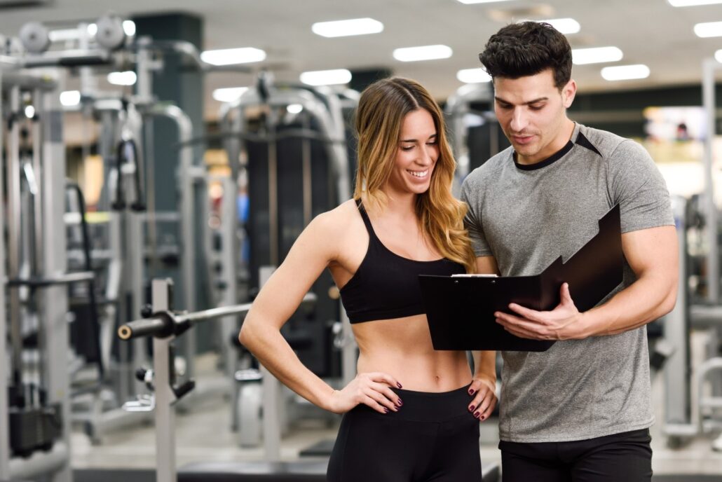 Trainer explaining result to client