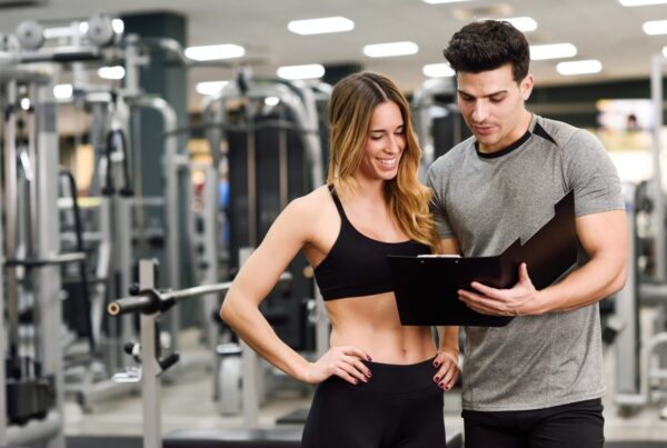 Trainer explaining result to client