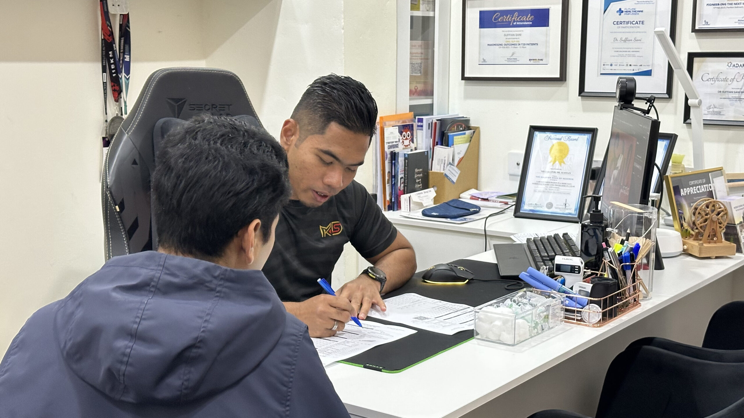Dr. Suffian providing a personalised consultation to his patient based on the InBody result sheets